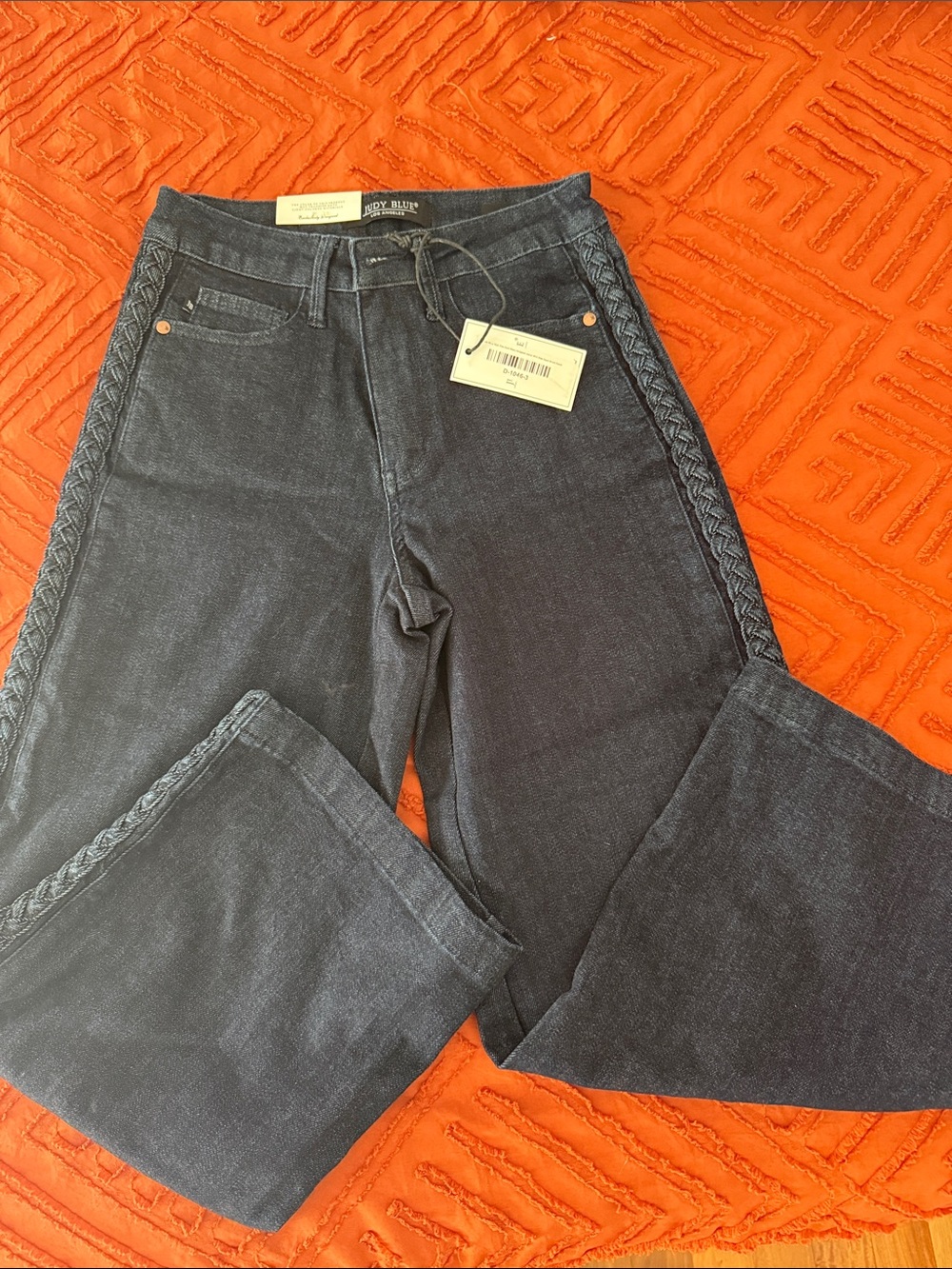 Judy blue wide leg cropped denim jeans. Braided detail size 3/26.